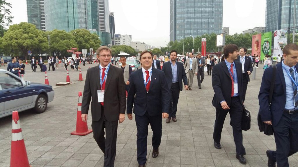 Martín Llaryora, funcionarios y empresarios participaron de la jornada inaugural de la Feria Sial 2016 en China