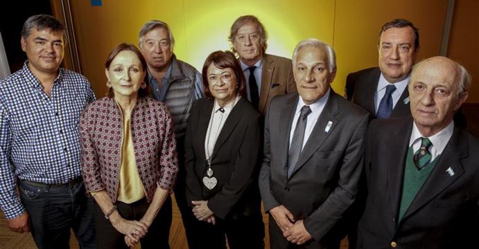 De izq. a der.: Juan Pablo Bustos Thames, Teresa de Anchorena, Marcelo White de Pueyrredón, María Sáenz Quesada, Carlos José Sáenz, Manuel Belgrano, Mario Passo y Francisco N. Laprida. 