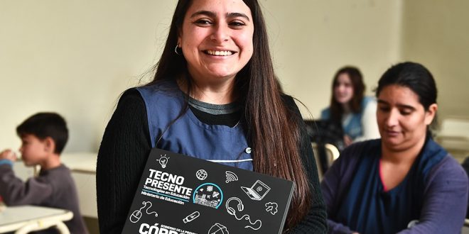 Apuesta a la formación docente: estudiantes de profesorados reciben netbooks para cursar sus estudios