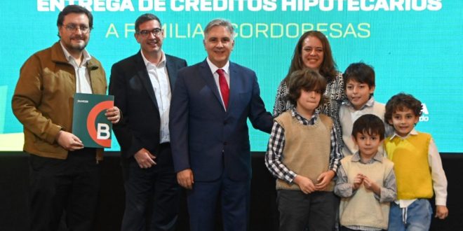 Créditos hipotecarios de Bancor: Llaryora entregó los primeros seis préstamos desde su anuncio