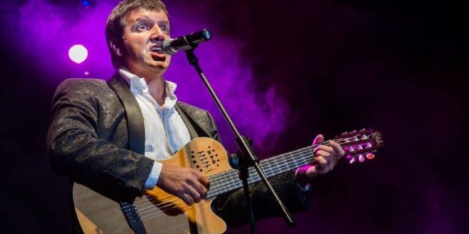 Carlos García presenta su show “Te canto las 40” en Santo Tomé