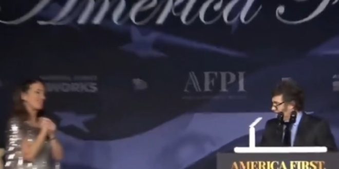 Video: así le cortaron el discurso a Milei en la convención de Trump