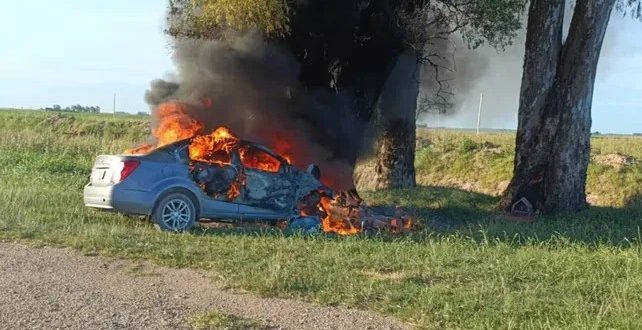 Horror en Córdoba: degolló a su pareja y después estrelló su auto contra un árbol