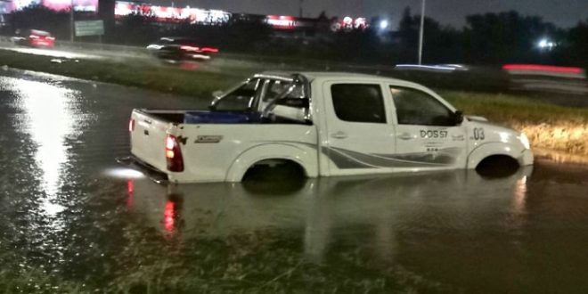 Fuertes lluvias en Córdoba: calles anegadas, cortes de luz y rescates de emergencia